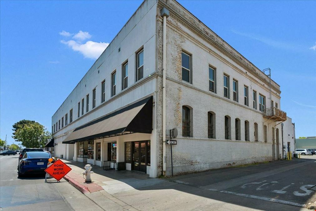 Investment Building in Downtown Hanford, CA
