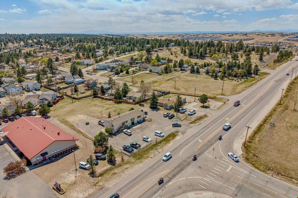 Multi-Tenant Office Building w Ample Parking