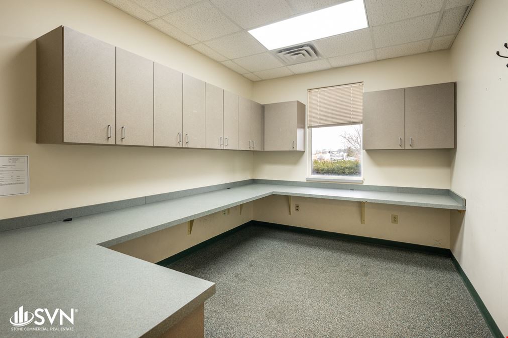 Mid Sized Office Suite - Richmond KY For Lease