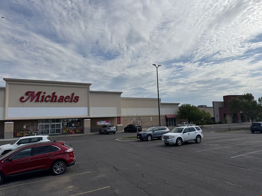 1,544 SF Retail Space in High-Traffic 13th Avenue Shopping Center
