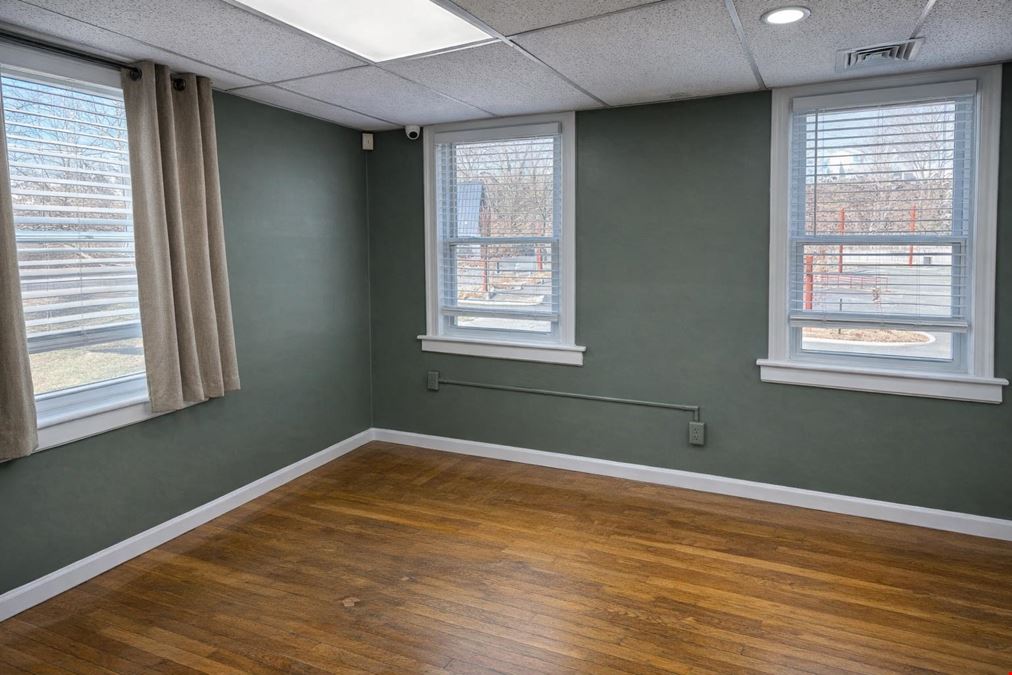 551 E Putnam Ave