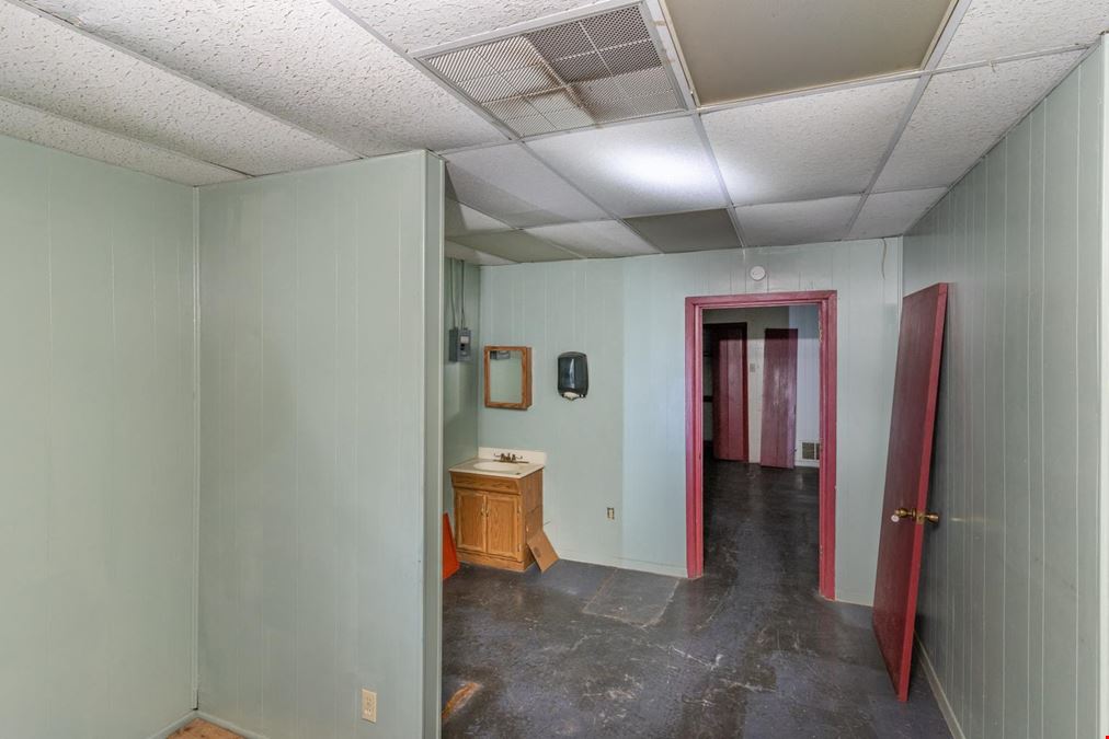 Retail/Flex Space for Lease