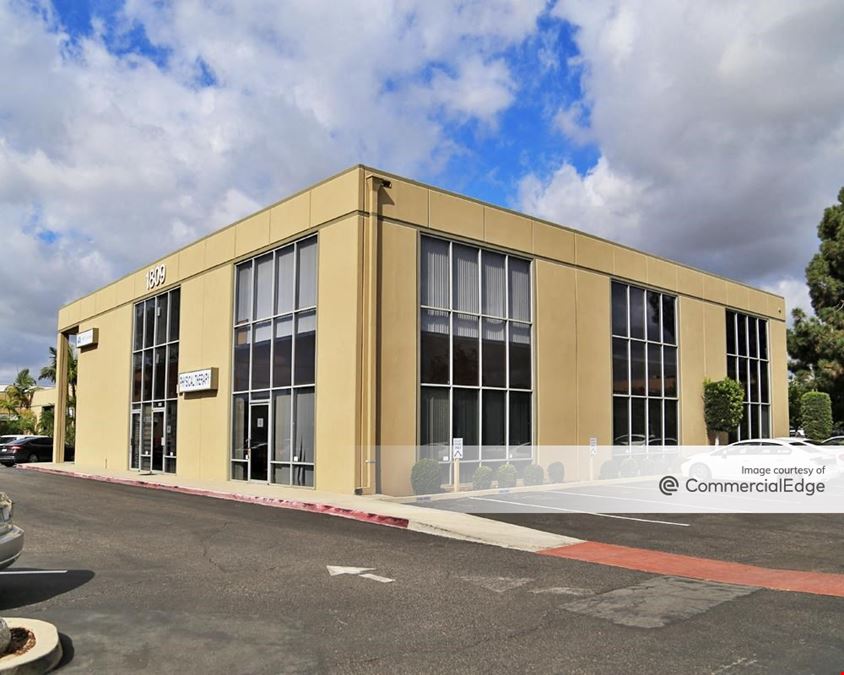 Freeway Business Plaza - 1805, 1809 & 1813 East Dyer Road