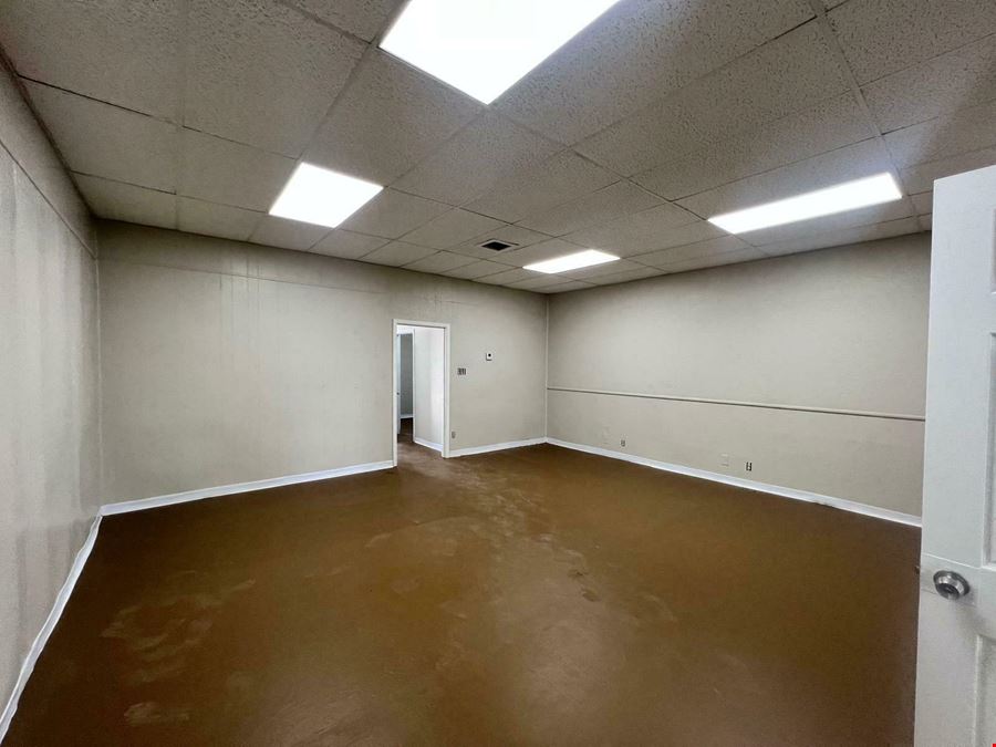 Dyer frontage retail FOR LEASE
