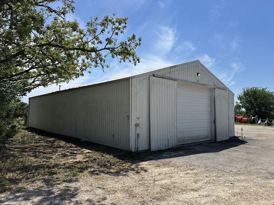 5,040 SF Warehouse & Contractor Yard for Lease with 2.42 Acres on Highway 65