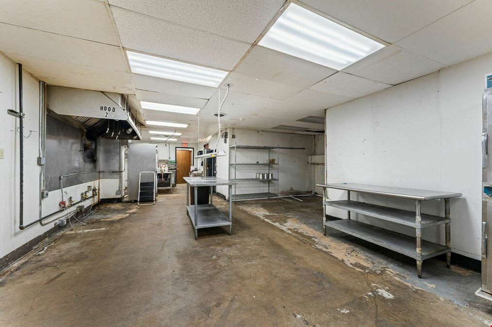 COMMERCIAL PROPERTY W/KITCHEN FOR SALE IN BRANSON, MO