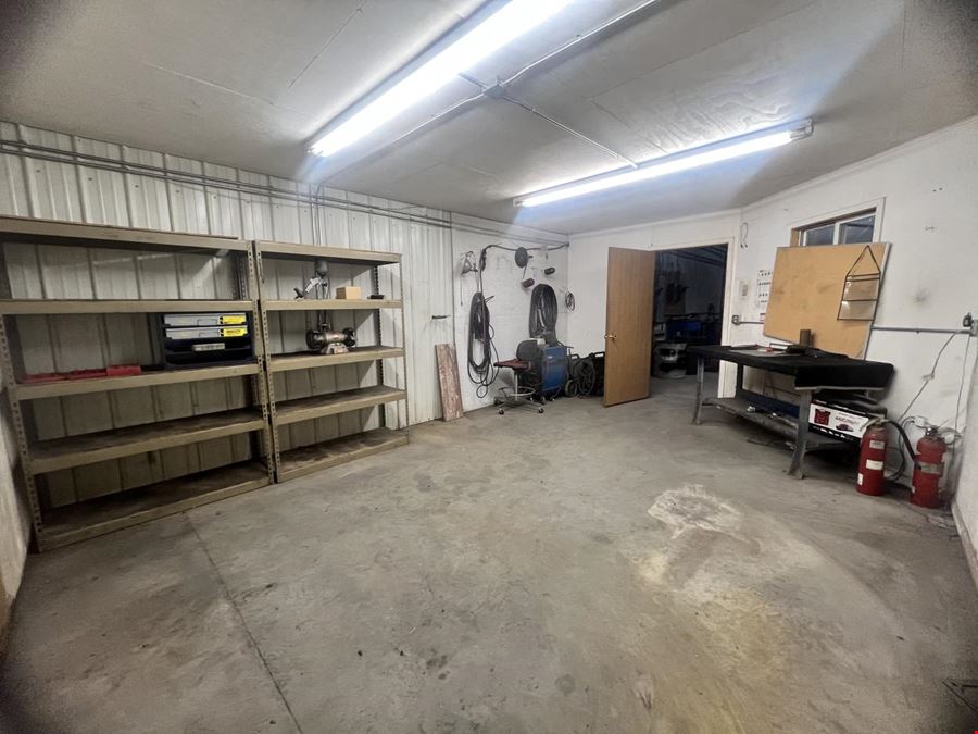 Industrial Shop Near Eglin St with Loading Dock & Office