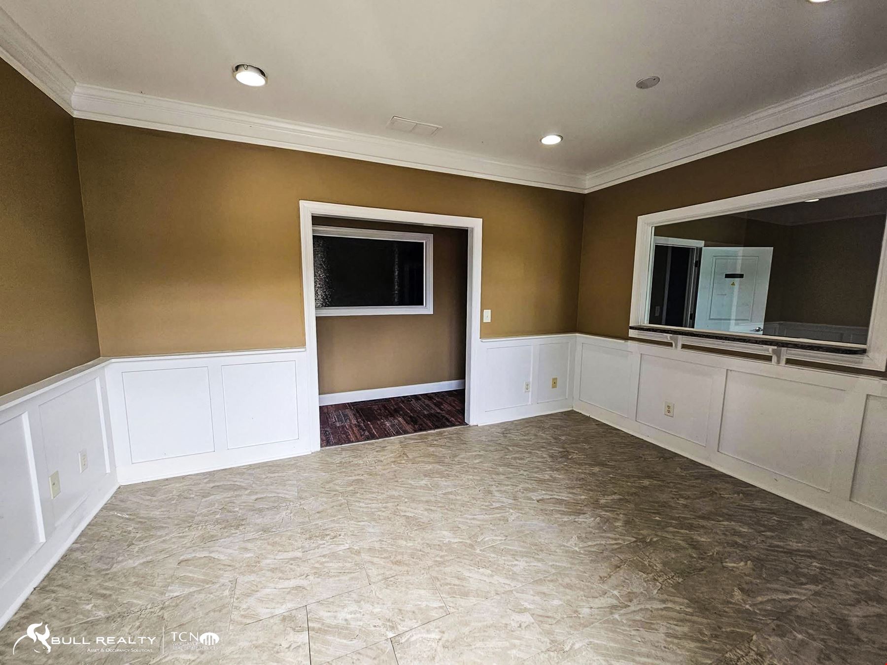Holly Springs Office Suite | ±1,300 SF