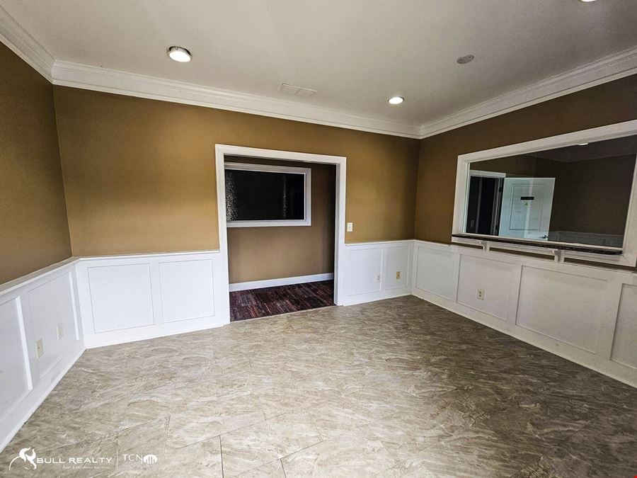 Holly Springs Office Suites | ±1,300 SF