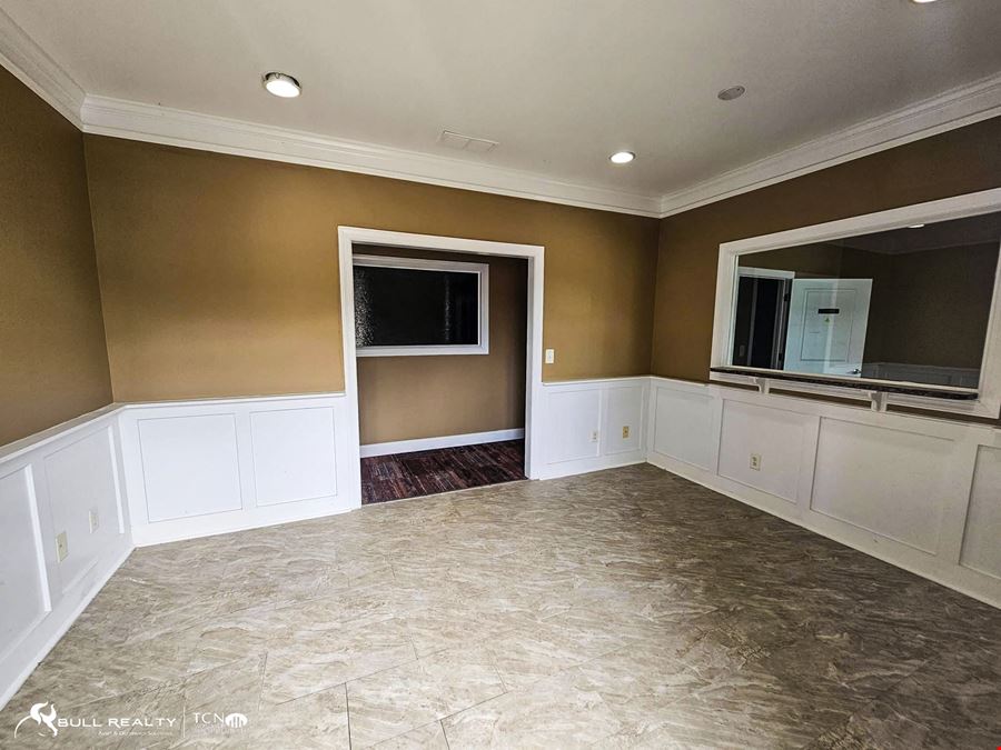 Holly Springs Office Suites | ±100 SF - ±2,400 SF