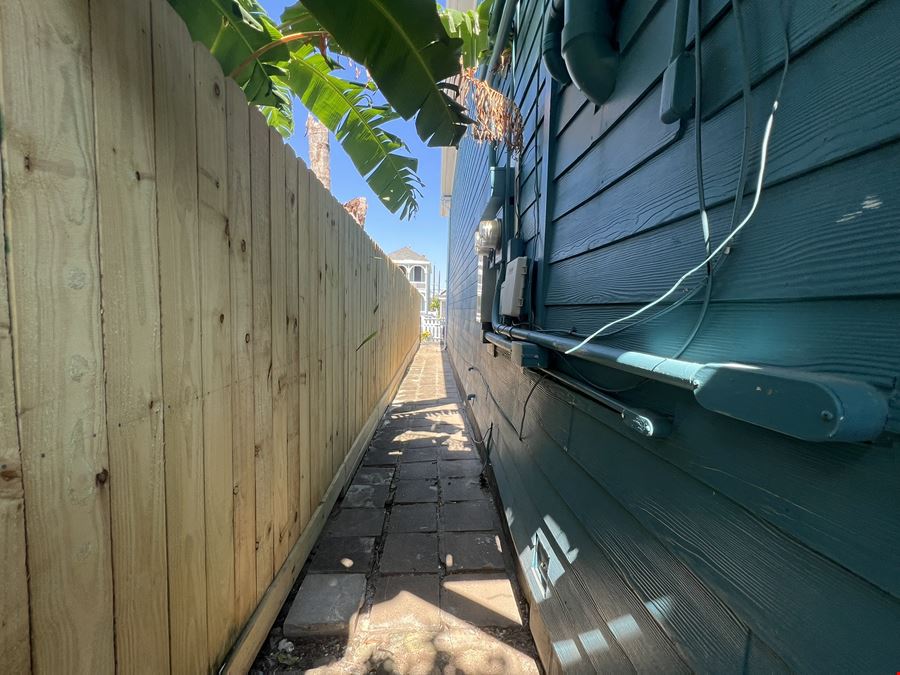 1623 Avenue N 1/2, Galveston 4-Plex Income Property Blocks from the Beach