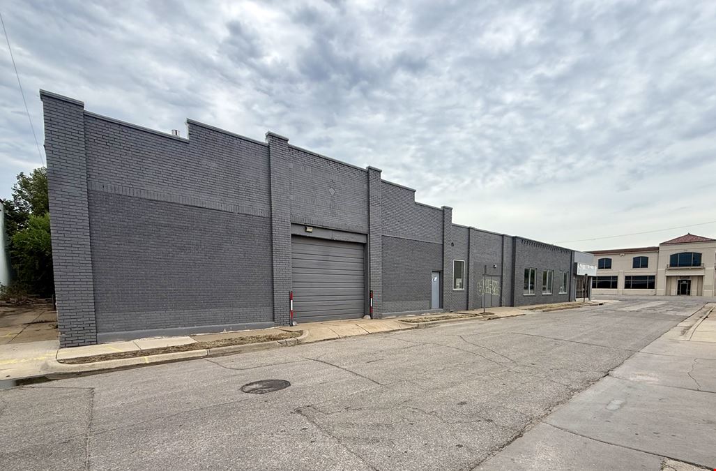 DOUGLAS RETAIL/WAREHOUSE