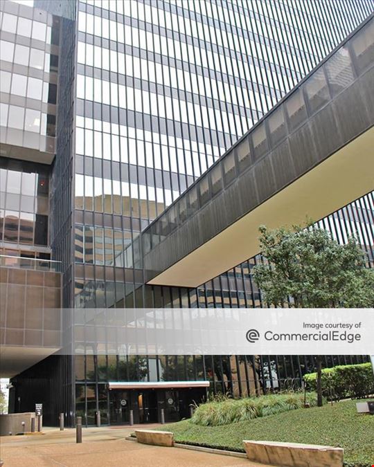 1 Houston Center