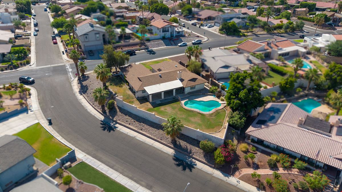 4-Bedroom Corner-Lot Home in Vista Del Valle- 1930 S 14th Ave