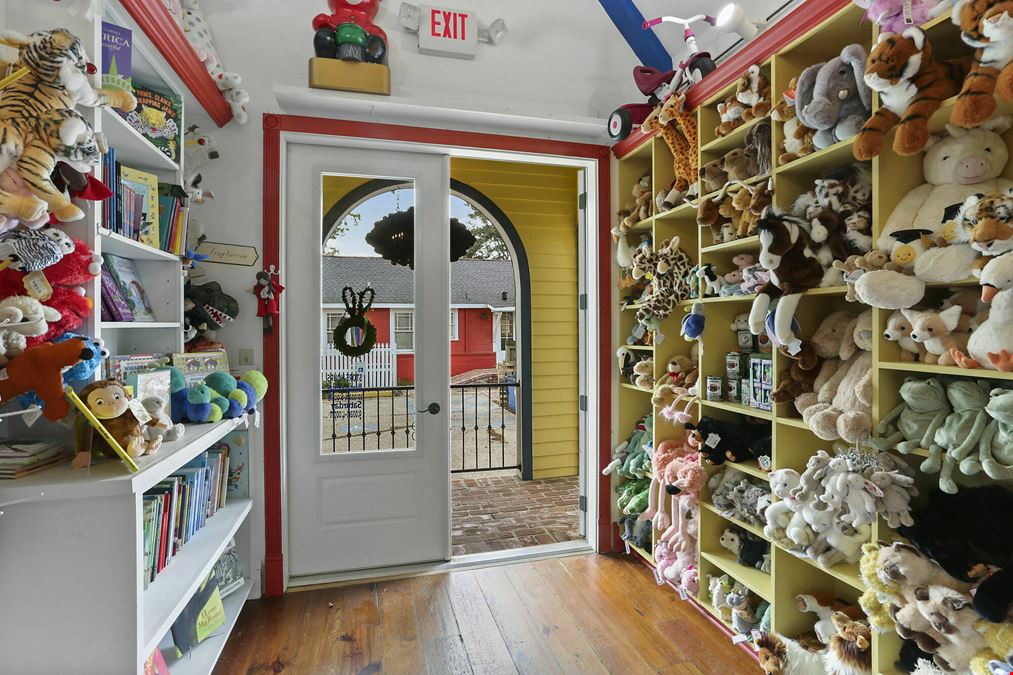 Victoria's Toy Station
