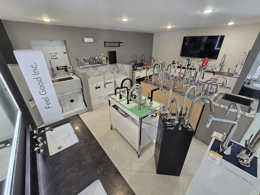 Freestanding Retail / Showroom Bldg