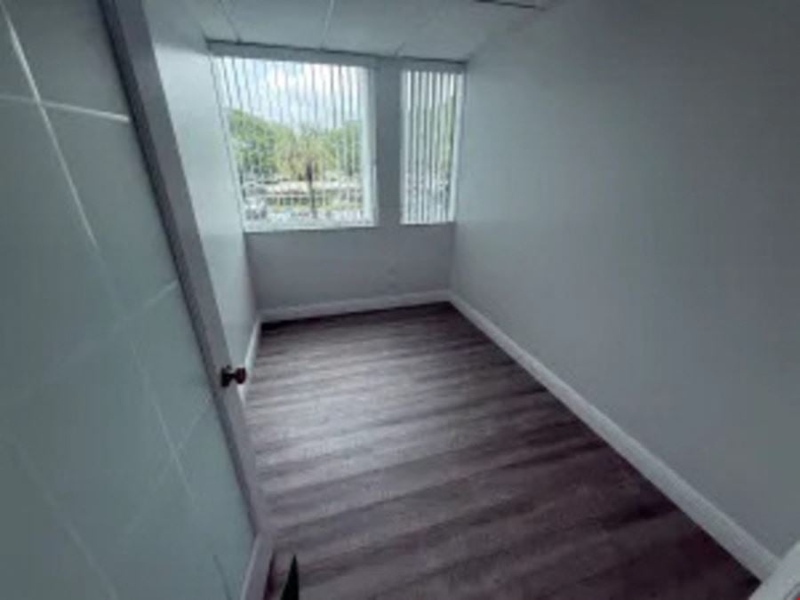 1743 SF Suite 203E PROFESSIONAL & MEDICAL OFFICE SPACE FOR LEASE