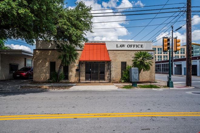 Preview of Retail space for Rent at 625 N Alamo