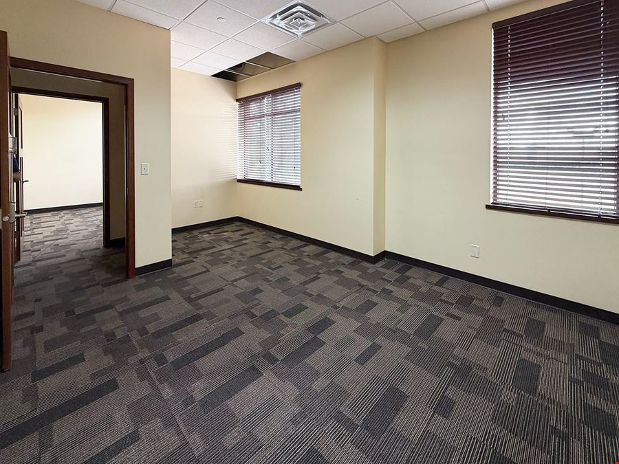 2475 Maplewood Drive W #113