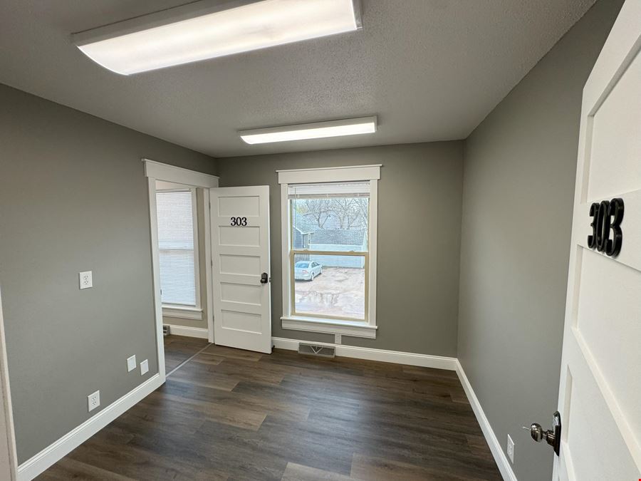 Prairie Wynn Plaza Executive Suites