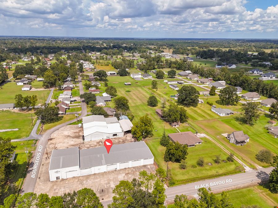 Corner Office / Warehouse ±5 Mins from Airline Hwy