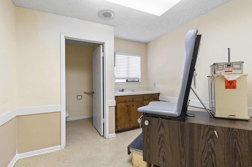 260 I-45 Medical Office for Lease – High-Visibility, Healthcare-Driven Location