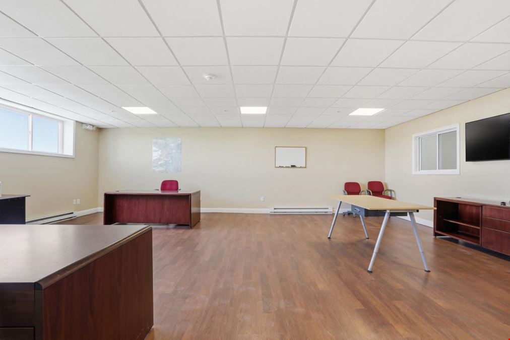 Class B 2,929sf Industrial Flex Condominium for Lease in Newburyport, MA