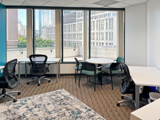 Regus - San Diego - Emerald Plaza