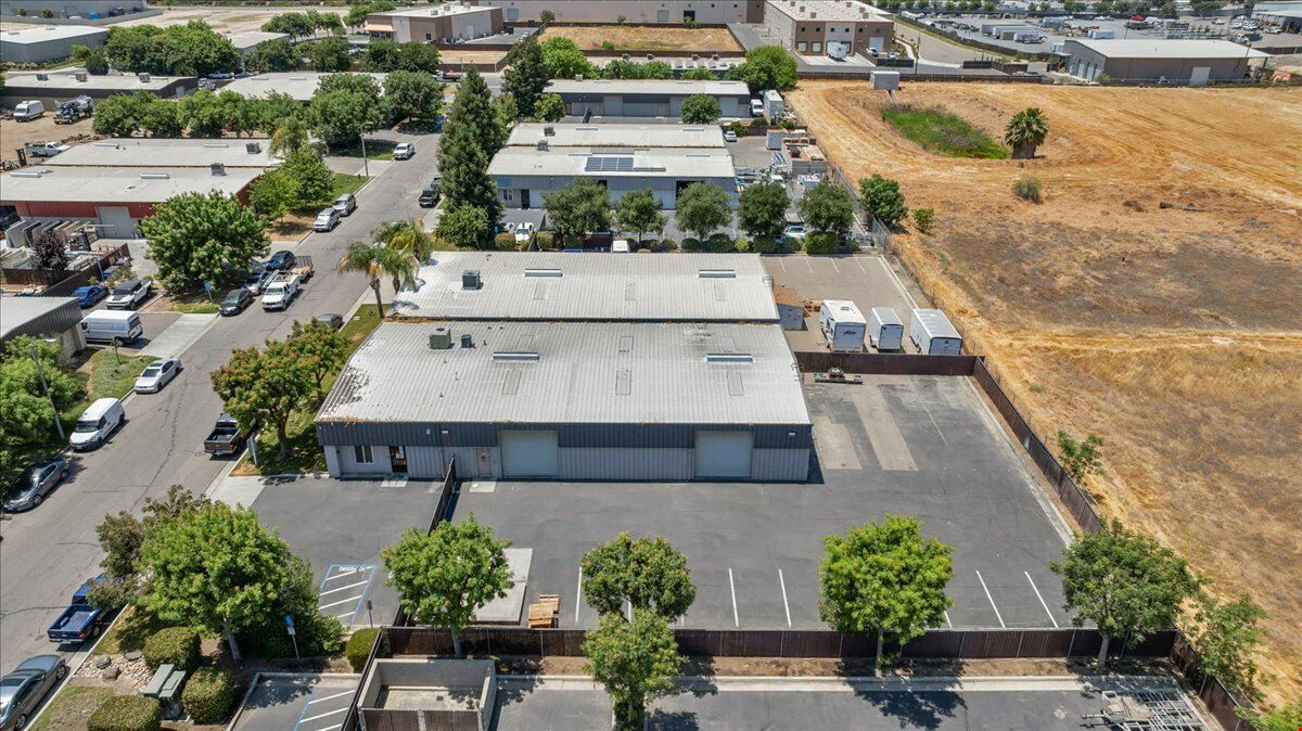±5,000 SF of Warehouse/Office Space in NW Visalia, CA