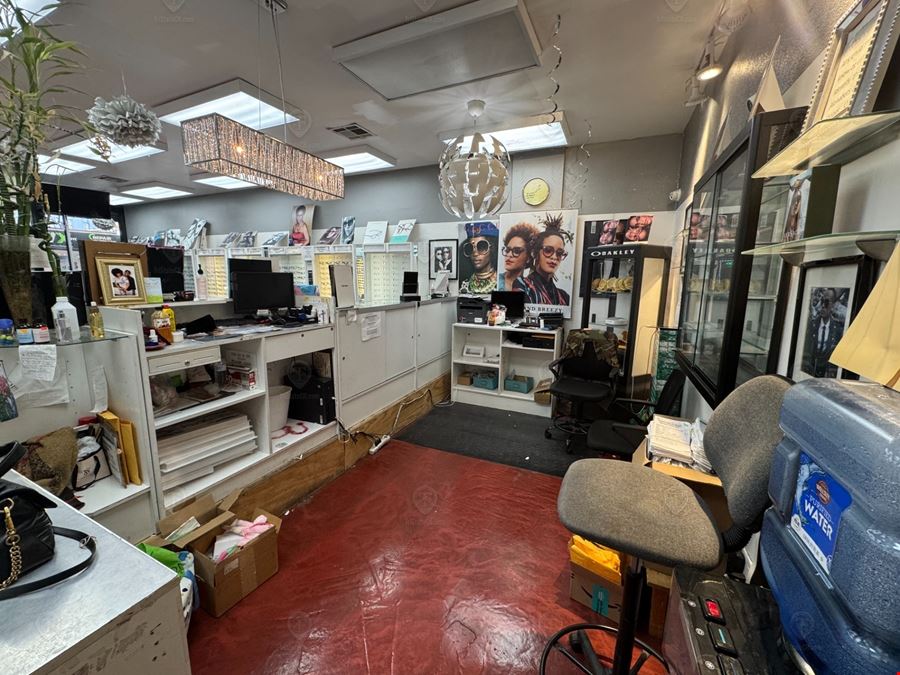 2,000 SF | 1357 Broadway | Prime Retail/Office Space With 20 Ft of Glass Frontage for Lease