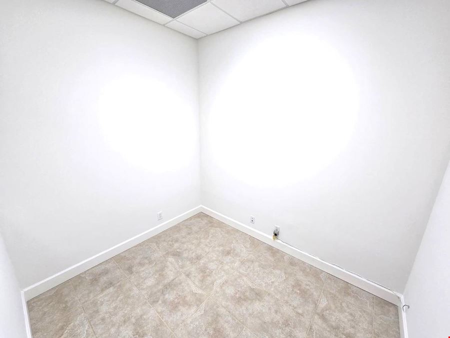 Office / Warehouse 2,021 +/- SQFT