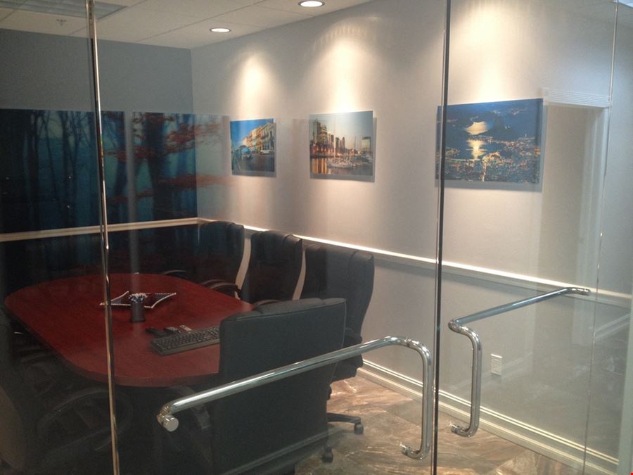 Retail Medical Office in Miami Airport Center for Sale or Lease