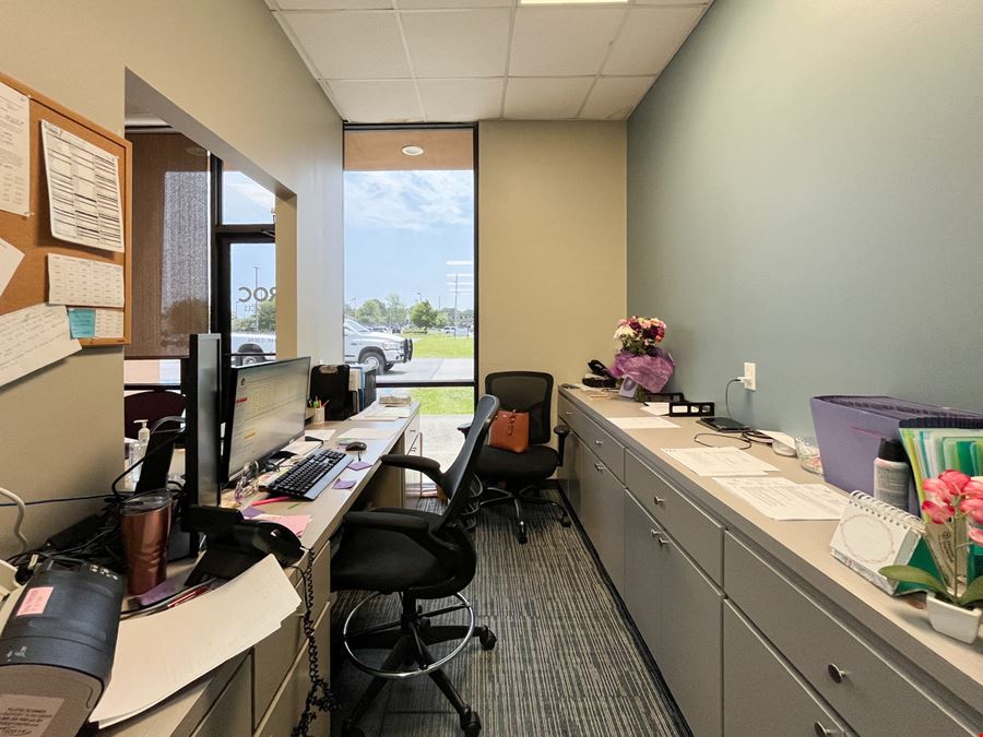 Medical Office in the Oaks Shopping Center