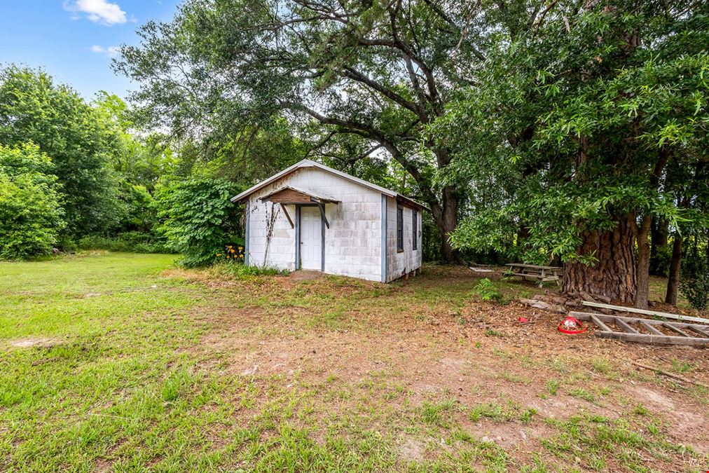 Convenience Store in Naples, TX for Sale