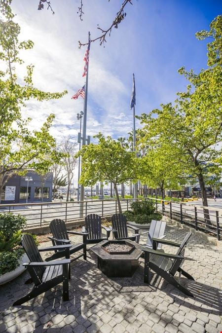 Jack London Square - 98 Broadway St