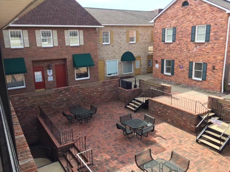 4476 Main St