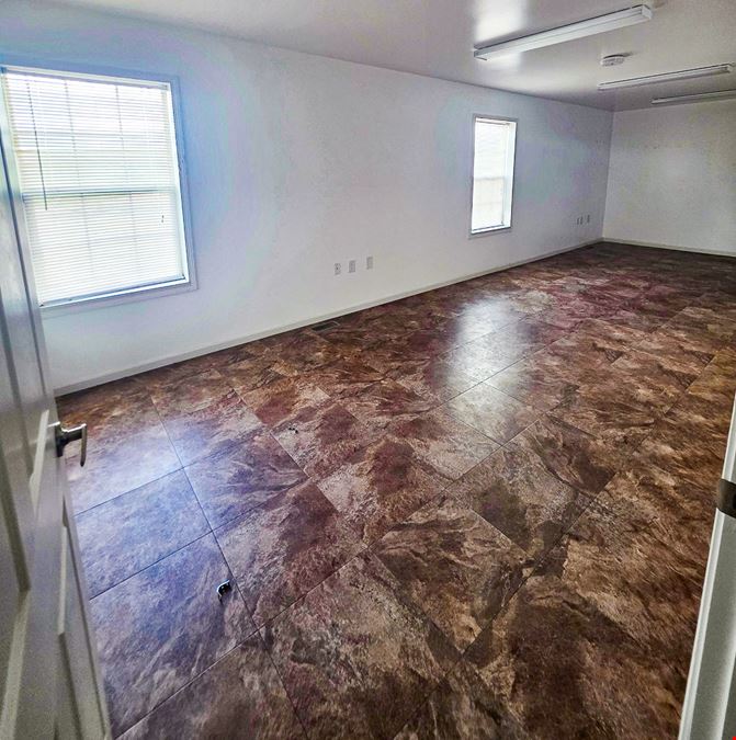 ±4,184 SF Office Building on ±3.2 Acres in Williston
