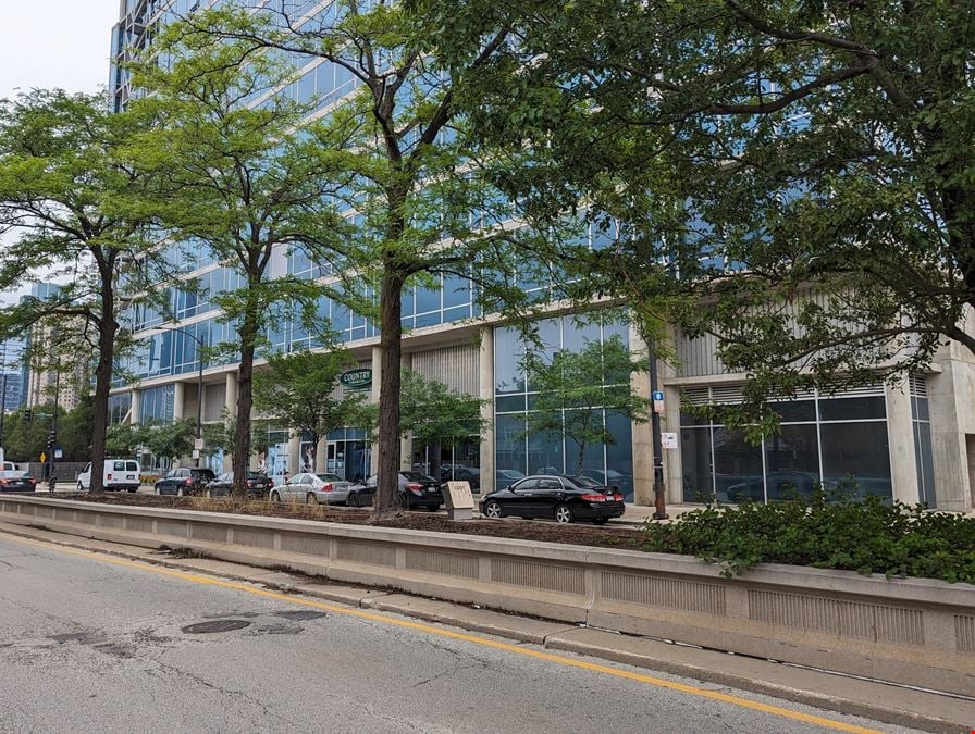 South Loop Retail/Office Space For Lease