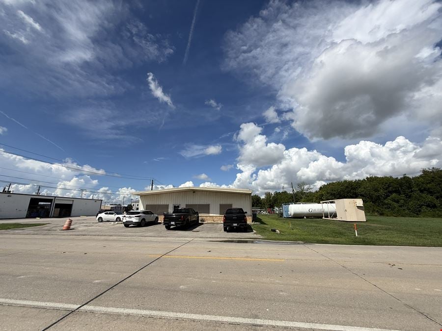 201 N 16th St, La Porte, TX 77571- 5,000 SF IND WAREHOUSE ON +/- 1 ACRE LOT