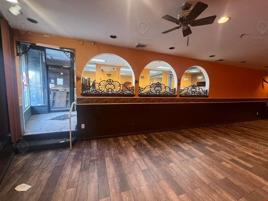 2,200 SF | 2212 Victory Blvd | Fully Built-Out Pizza Restaurant with Bar for Lease