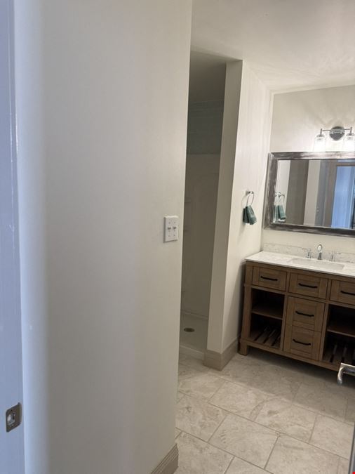 6743' historic downtown building w/street retail and upstairs living