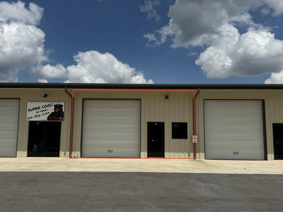 Flex/Warehouse Suites | 1,250–2,500 SF | 3-Phase Power | FM 306 | Spring Branch, TX