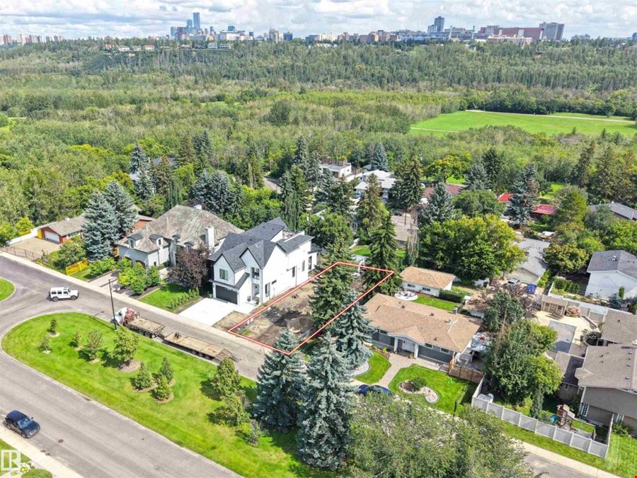 FULLY SERVICED WALKOUT LOT