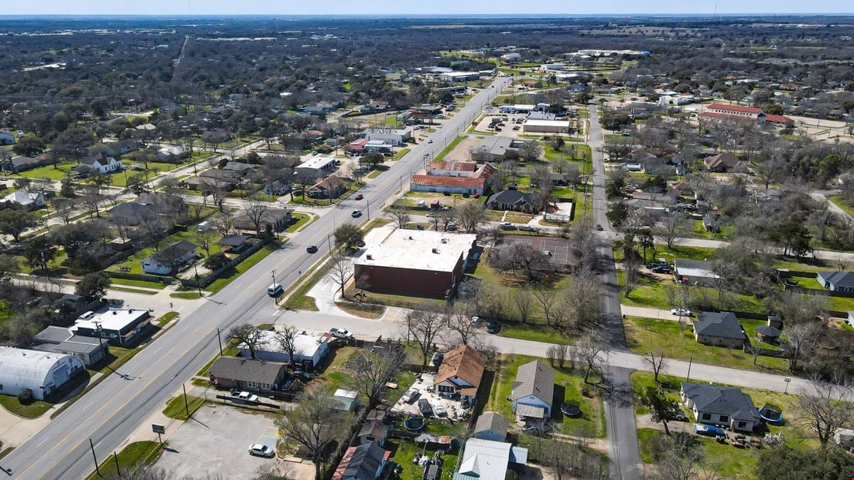 900 W William J Bryan Pkwy