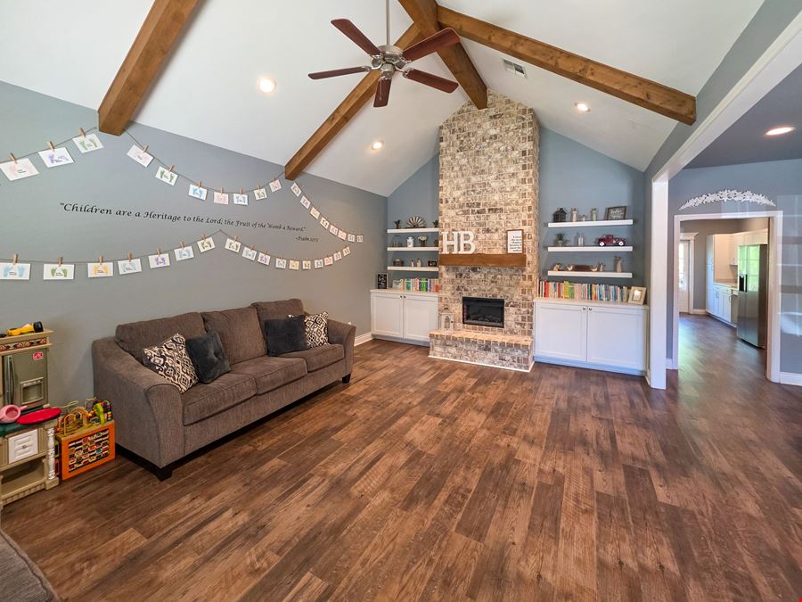 2426 LINCOLN DR 