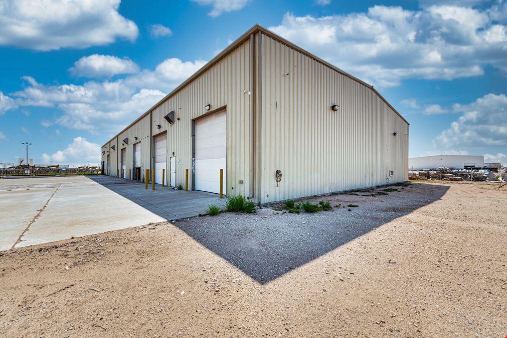 Warehouse/Office Building on ±10.91 Acres