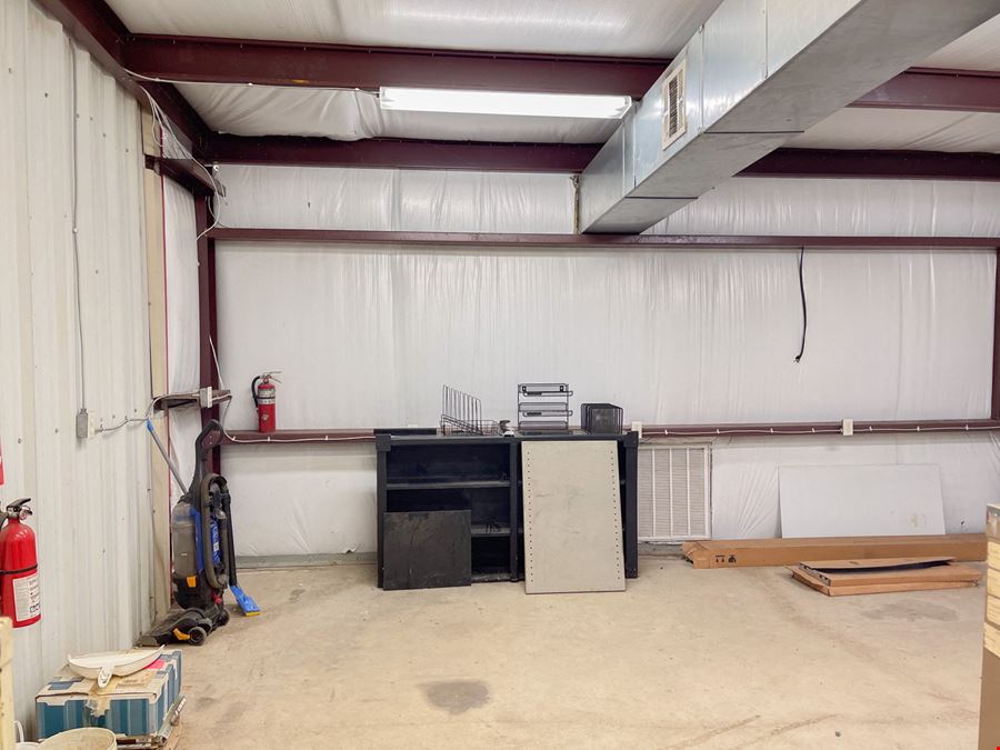 ±2,481 SF Commercial Building Near I-10 and Margaritaville Resort