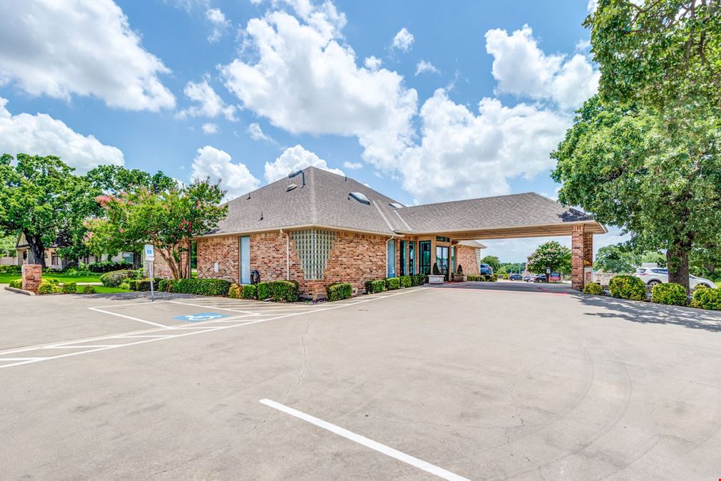 501 W Harwood Rd 