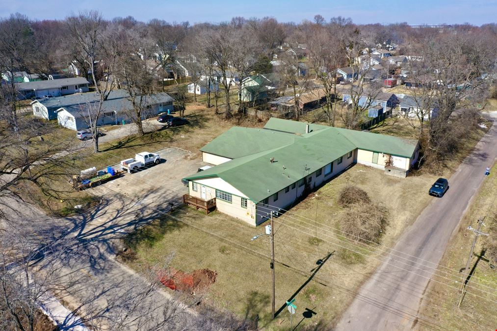7,736 SF Warehouse / Retail Building For Lease Near Route 66 Car Museum