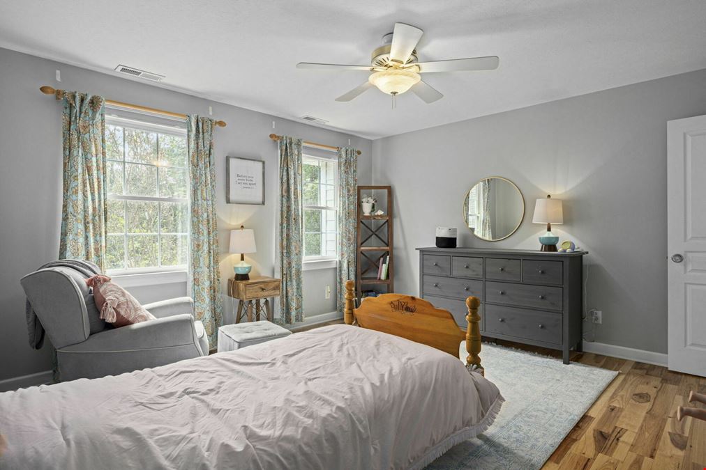 BEAUTIFUL HOME IN WOODLAND ESTATES